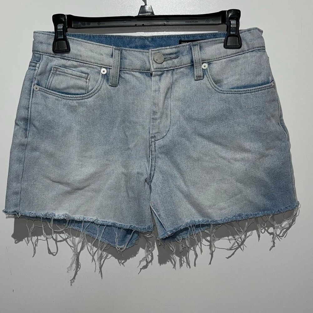 Blank NYC Women's Light Blue The Fulton Roll-Up Raw Hem Denim Shorts Size 27‎